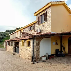 Alloggio per agriturismo L'aquila, Arbus